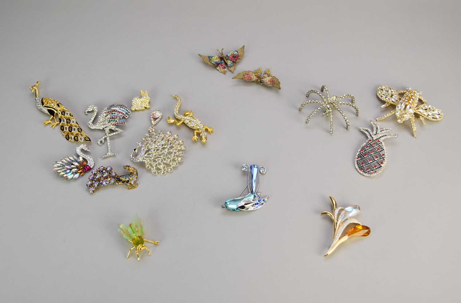 Lot 34 - A collection of novelty paste set animal brooches