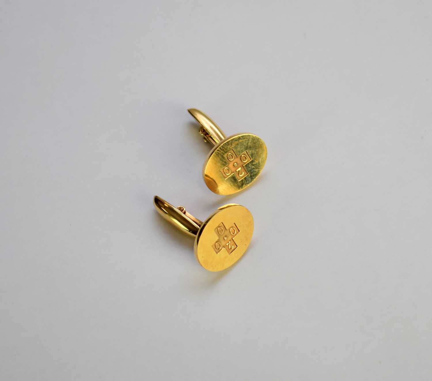 Lot 37 - A pair of 9ct gold cufflinks