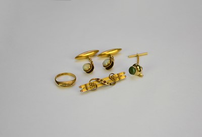 Lot 52 - A small collection of jewellery