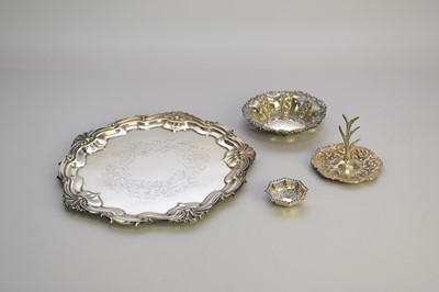 Lot 16 - A small collection of silver
