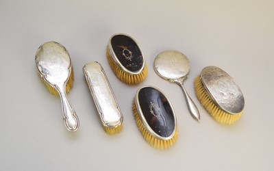 Lot 10 - A collection of silver mounted dressing table wares