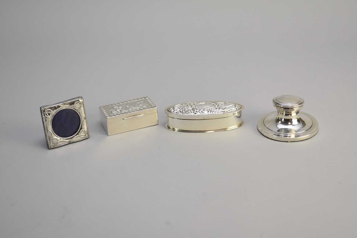 Lot 13 - A small collection of silver