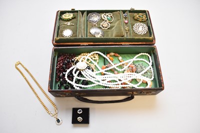 Lot 50 - A collection of costume jewellery and badges