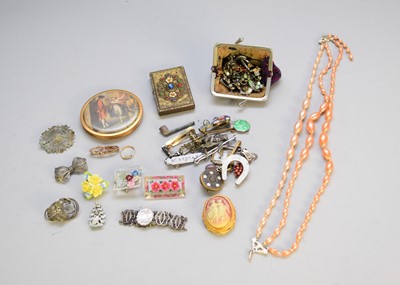Lot 37 - A collection of costume jewellery