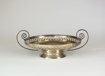 Lot 132 - A pedestal silver bowl