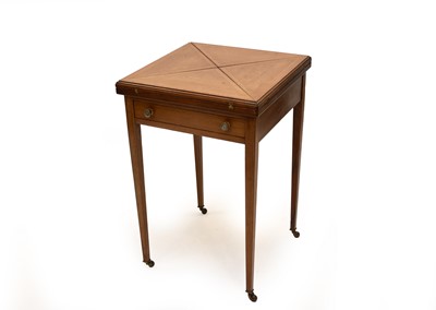 Lot 433 - An Edwardian mahogany envelope card table