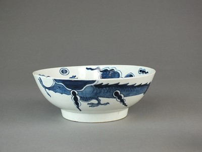 Lot 275 - An English porcelain bowl, possibly Bow