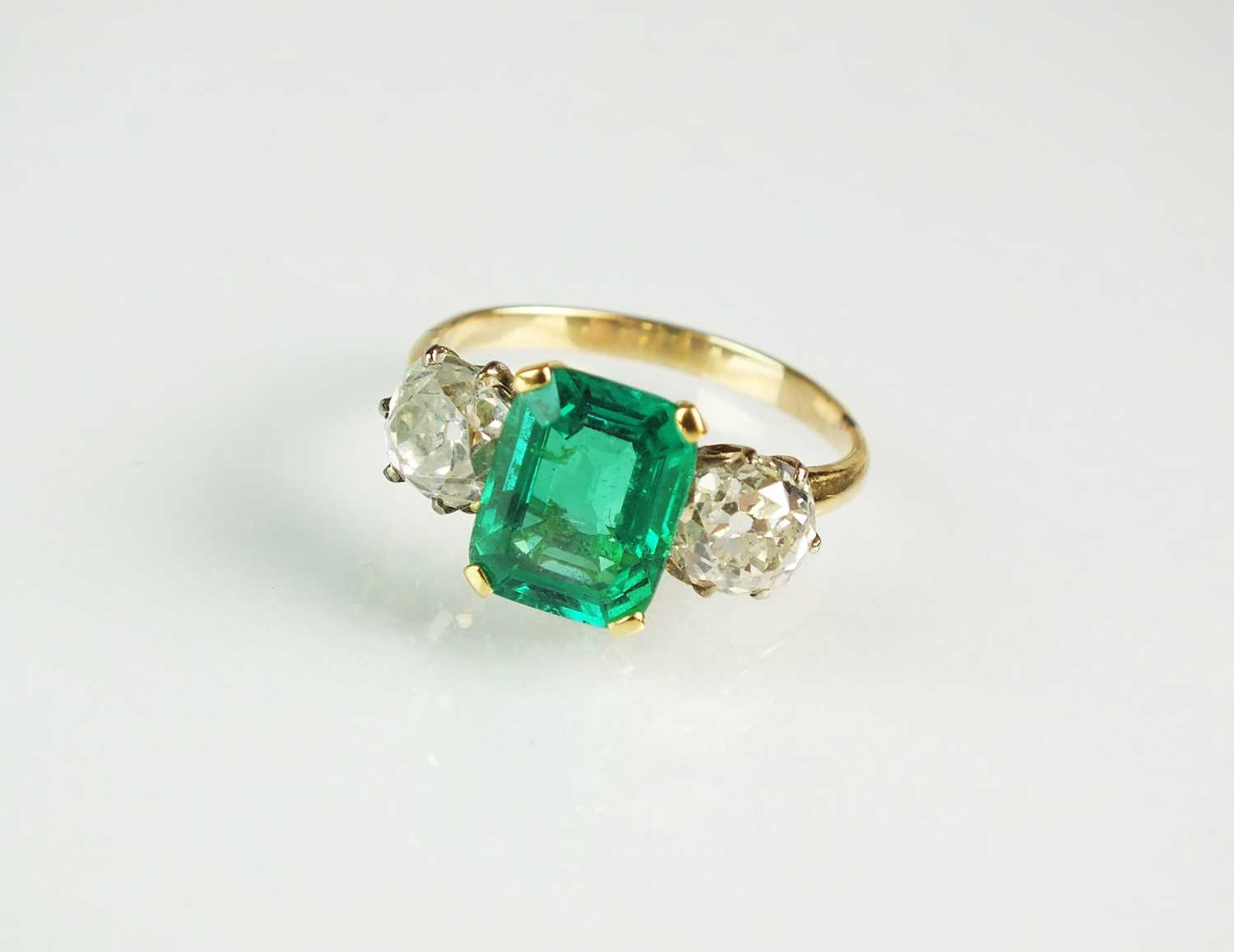 159 - A three stone emerald and diamond ring
