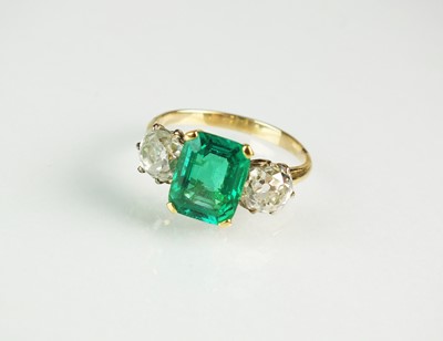 159 - A three stone emerald and diamond ring