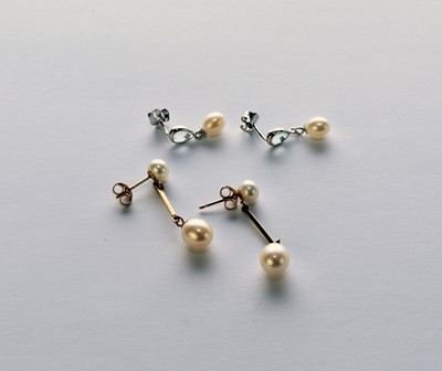 Lot 324 - Two pairs of cultured pearl earrings