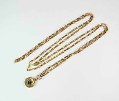 Lot 164 - A yellow metal decorative curb link guard chain