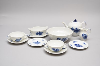 Lot 262 - An extensive Royal Copenhagen dinner and coffee service