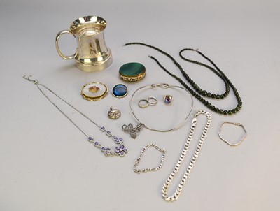 Lot 65 - A collection of various pieces of costume jewellery