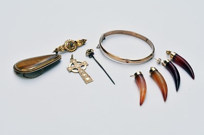 Lot 47 - A small collection of jewellery