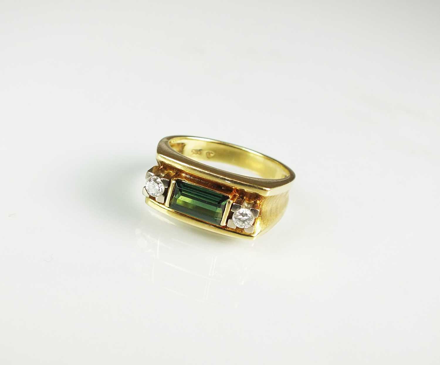 Lot 105 - A tourmaline and diamond dress ring