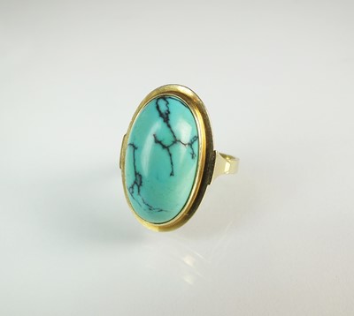 Lot 76 - A turquoise dress ring