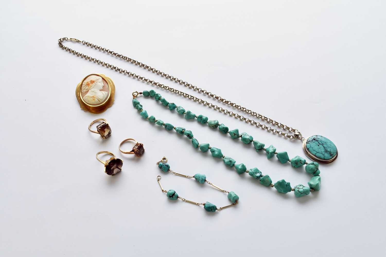 Lot 57 - A small collection of jewellery