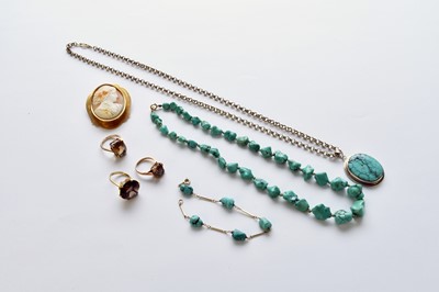 Lot 57 - A small collection of jewellery