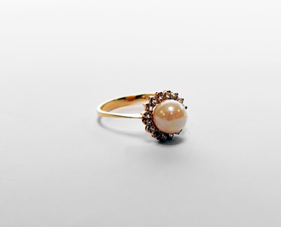 Lot 60 - A cultured pearl ring set dress ring