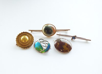 Lot 308 - A collection of five brooches