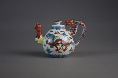 Lot 407 - A Chinese Wucai wine ewer or water dropper, Wanli mark