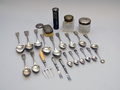 Lot 283 - A collection of silver