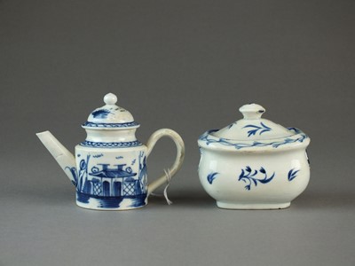 Lot 16 - English chinoiserie toy teapot, circa 1790-1800 and a pearlware sucrier