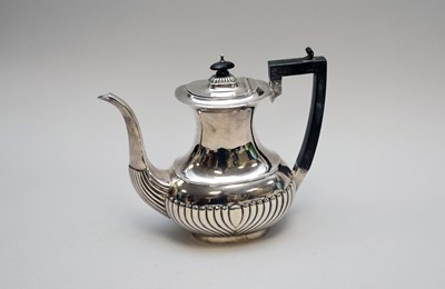 Lot 284 - A silver coffee pot