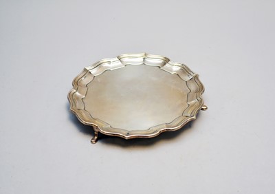 Lot 291 - A silver waiter