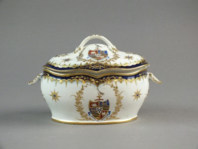 Lot 205 - Caughley 'Knox' family armorial tureen and cover, circa 1790