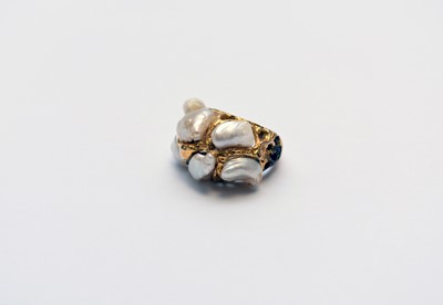 Lot 83 - A freshwater pearl dress ring
