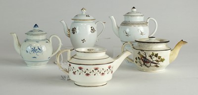 Lot 35 - Five assorted earthenware and porcelain...