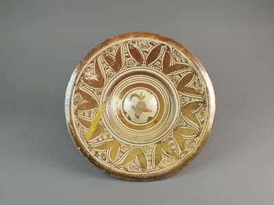 Lot 322 - Spanish Hispano-Moresque pottery charger, 18th/19th century