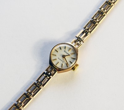 Lot 90 - A 9ct gold Accurist bracelet wristwatch