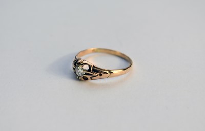 Lot 64 - A single stone diamond ring
