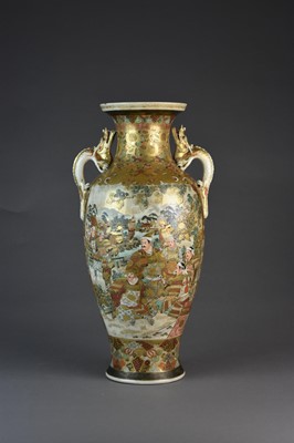 Lot 637 - A large Satsuma vase, Meiji era