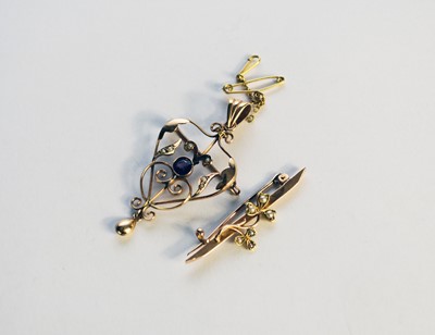 Lot 57 - An Edwardian pendant and brooch