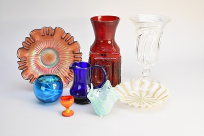 Lot 174 - A group of glass including Dartington, Venetian and Mdina