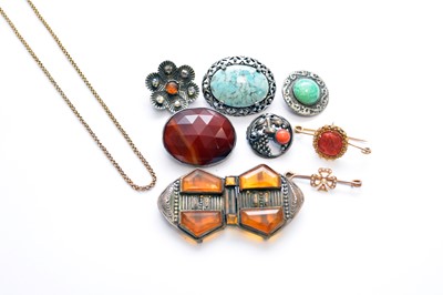 Lot 54 - A small collection of jewellery