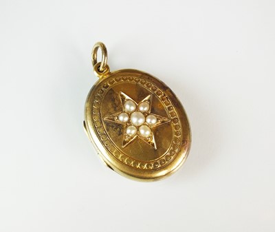 Lot 92 - A Victorian seed pearl oval locket