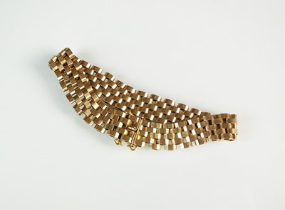 Lot 97 - A 9ct gold five bar brick link bracelet