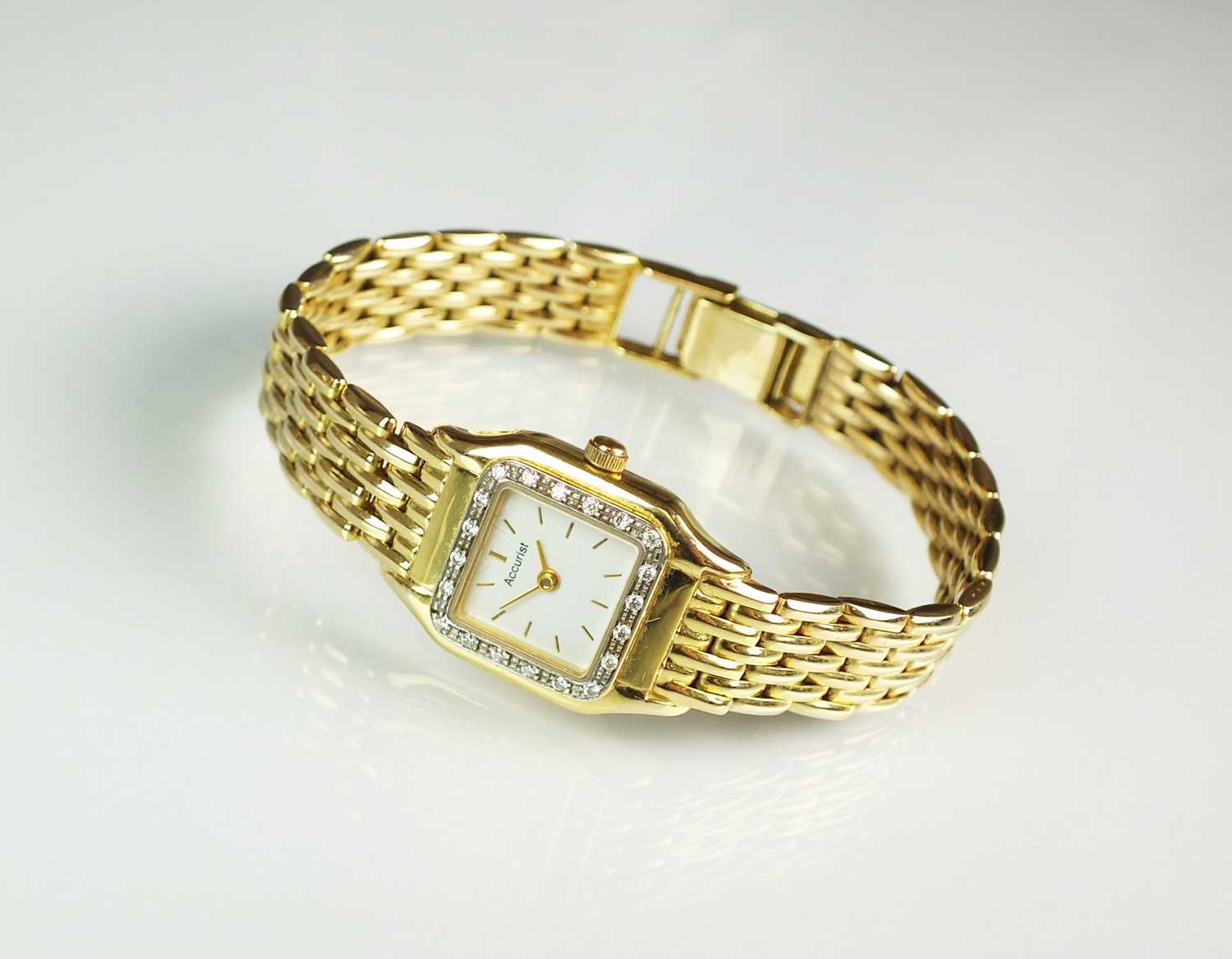Lot 350 - A 9ct yellow gold and diamond Accurist bracelet wristwatch