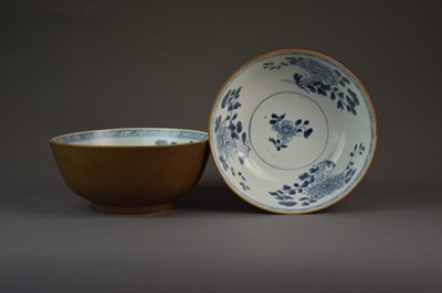 Lot 29 - A pair of Chinese cafe-au-lait blue and white bowls from the Nanking Cargo