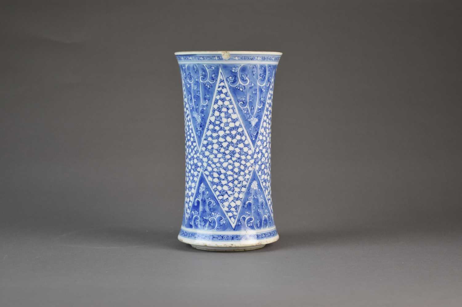 Lot 70 - A Chinese blue and white sleeve vase, Kangxi