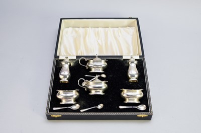 Lot 203 - A cased silver six-piece condiment set