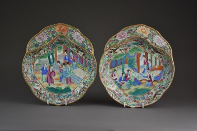 Lot 76 - A pair of Chinese Canton famille rose dishes and another similar