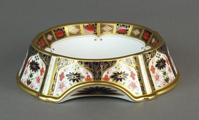 Lot 302 - Royal Crown Derby 'Old Imari' dog bowl