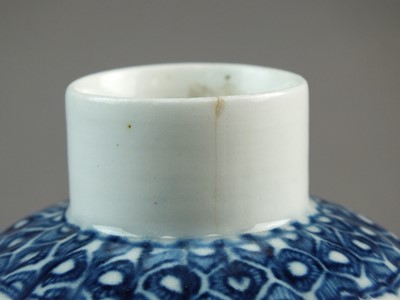 Lot 281 - Caughley 'Gillyflower 1' tea canister, circa 1780