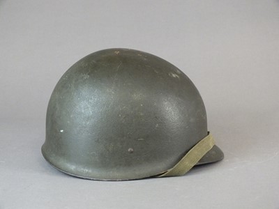 Lot 164 - Bundeswehr combat helmet and army belt
