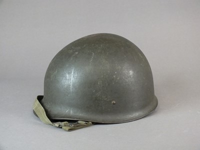 Lot 164 - Bundeswehr combat helmet and army belt